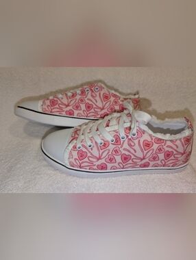 Unbranded Pink/Red/White Hearts Sneakers Women's Size 8 BRAND NEW